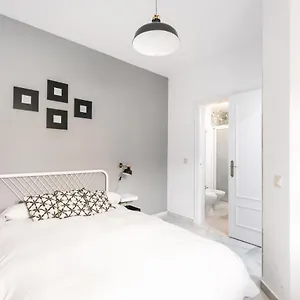 sunny-and-bright-apartment-at-historical-center.es-andalucia.com/